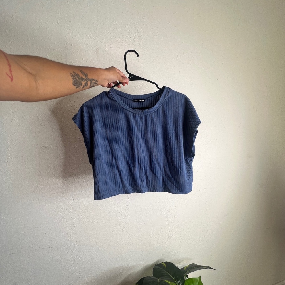 Stretchy blue crop top